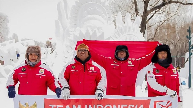 Tim Seniman asal Bali meraih penghargaan “Commemorative Prize” melalui karyanya yang bertema “Tri Guna”